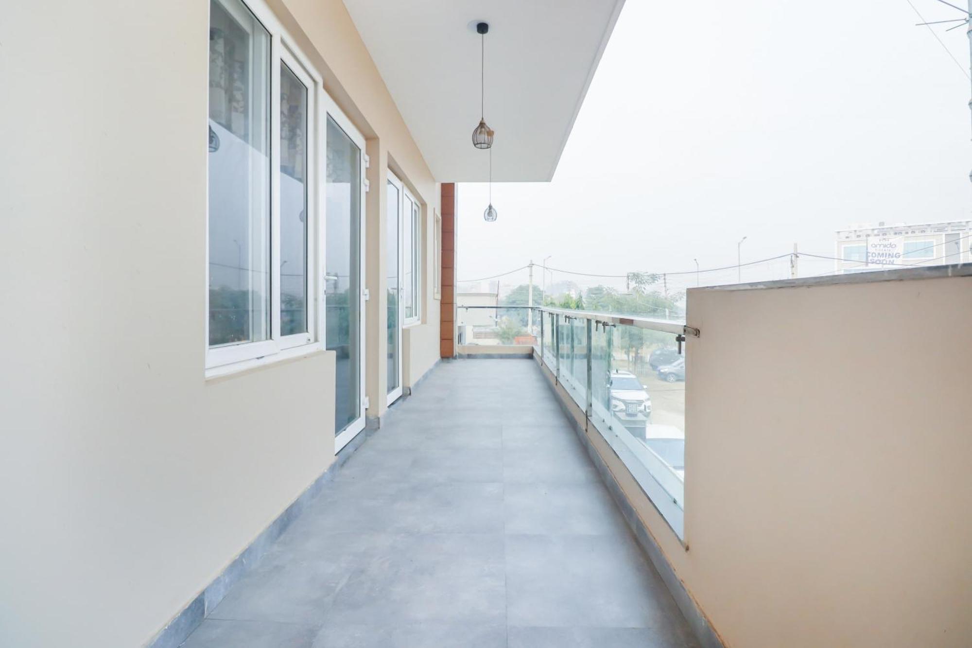Collection O Green Leaf Residency Гургаон Экстерьер фото