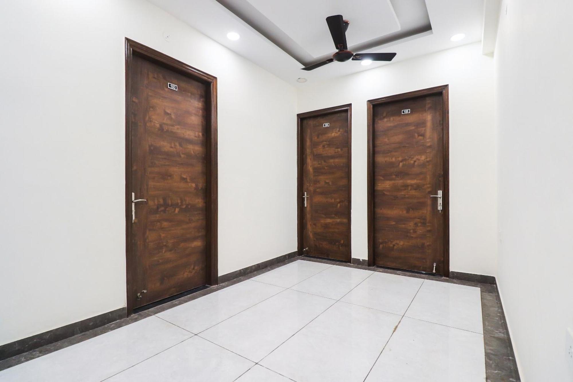 Collection O Green Leaf Residency Гургаон Экстерьер фото