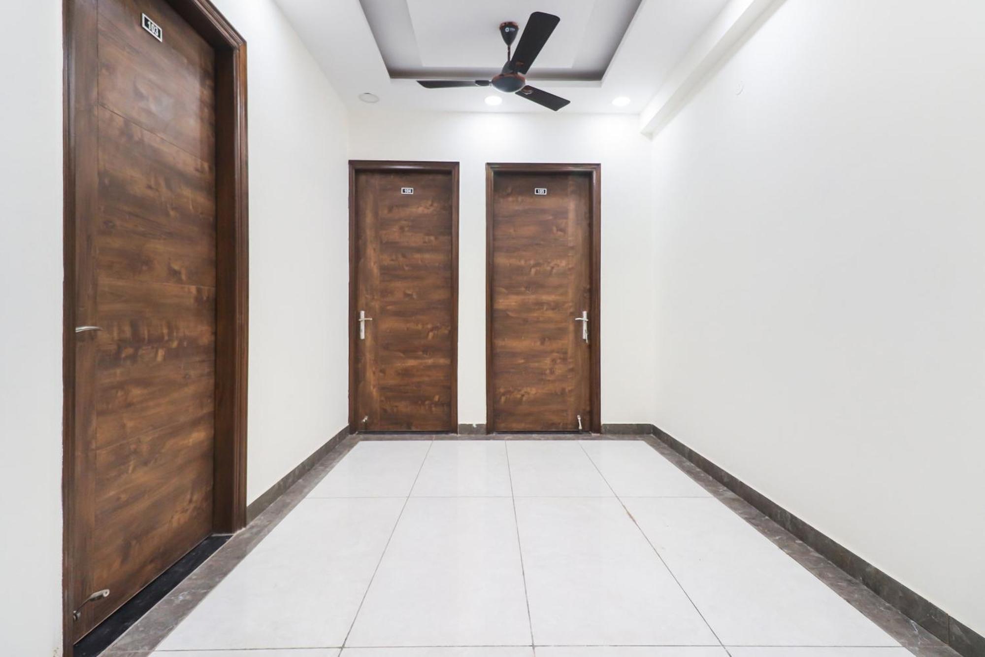 Collection O Green Leaf Residency Гургаон Экстерьер фото